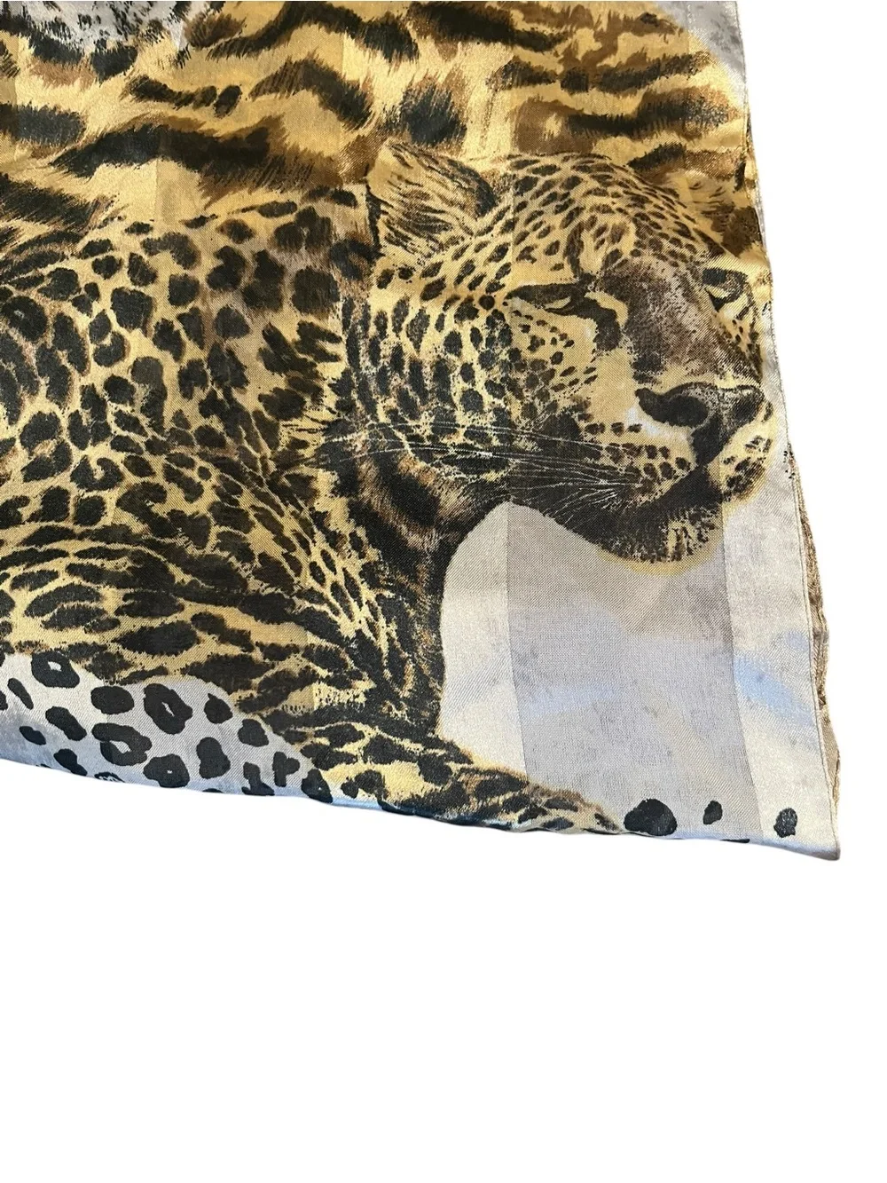 Symphony Scarfs leopard tiger